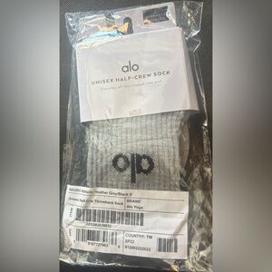 NWT Alo Yoga Unisex Half-Crew Throwback Sock  Athletic Heather Grey/Black S
